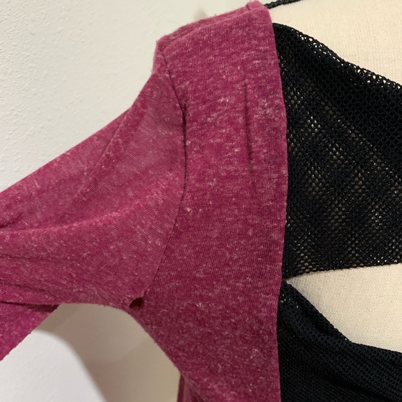 Mesh cut out back top - Picture 5 of 5